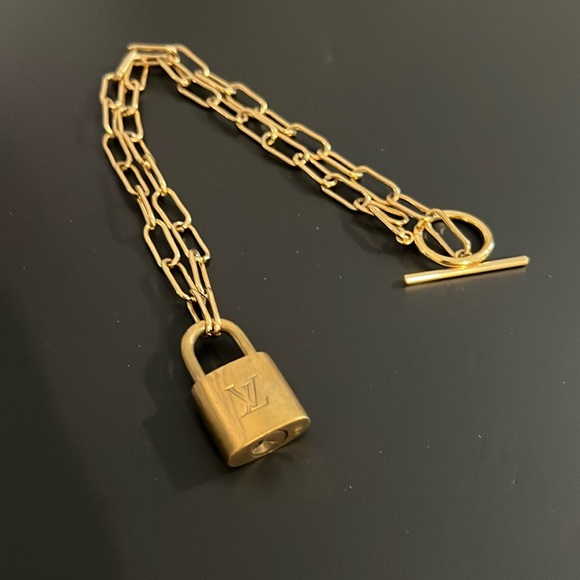 Louis Vuitton Lock and Chain - Picture 3 of 7